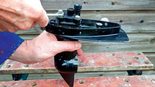 Bringing an 83 OMC 25 Outboard Back to Life: A Seized Engine Restoration Guide