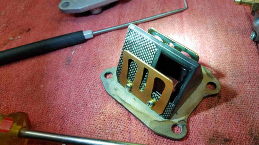 Installing Performance Reeds in a 2-Stroke Outboard