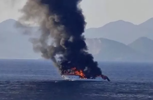 Tragic Fire Destroys and Sinks 27-meter Superyacht near Formentera Island